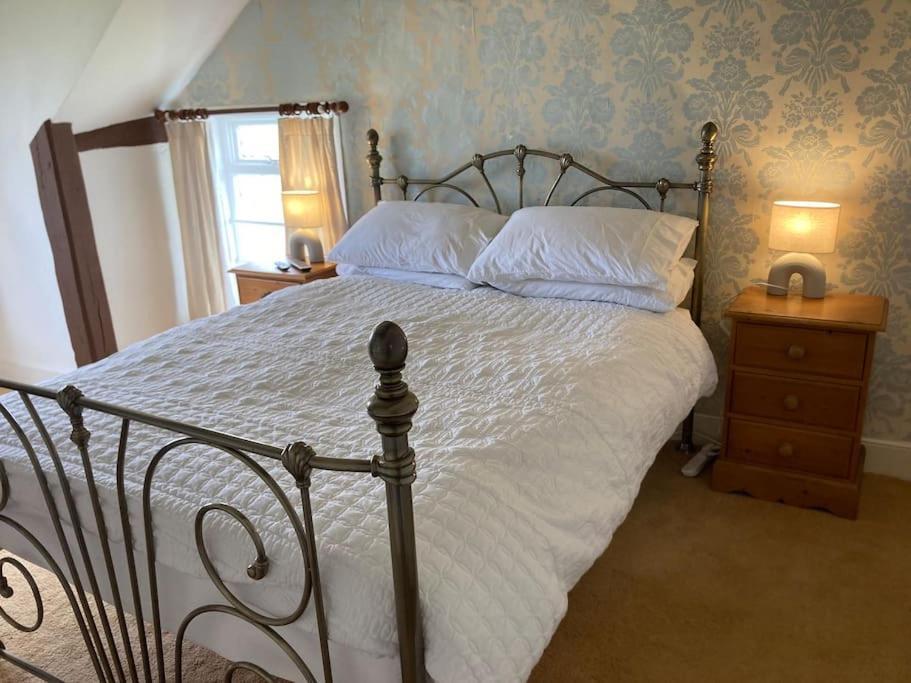 Bryntirion Farmhouse Rooms Llanfair Caereinion Экстерьер фото