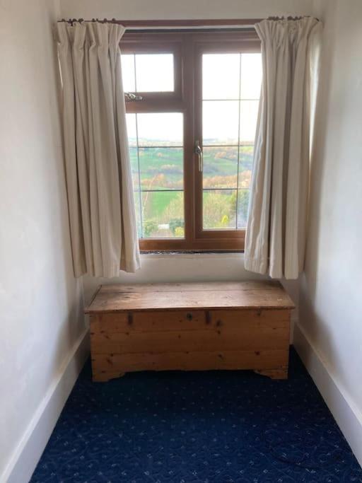 Bryntirion Farmhouse Rooms Llanfair Caereinion Экстерьер фото